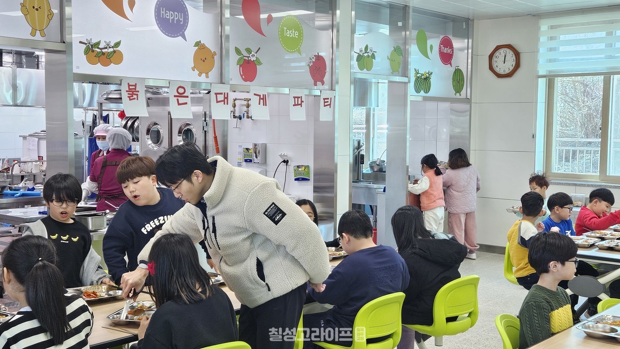 ​숭산초등학교 1학기 학교교육 설명회 및 붉은대개 무료급식 행사 가져​